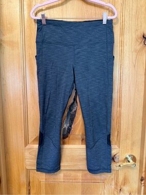 Lululemon Wunder Under Crop 21’ with Pockets Gray with Side Mesh legging size 8.
